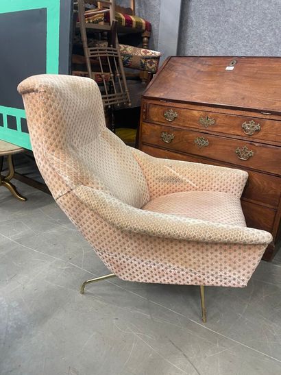 Fauteuil en velours pietement doré
Circa...