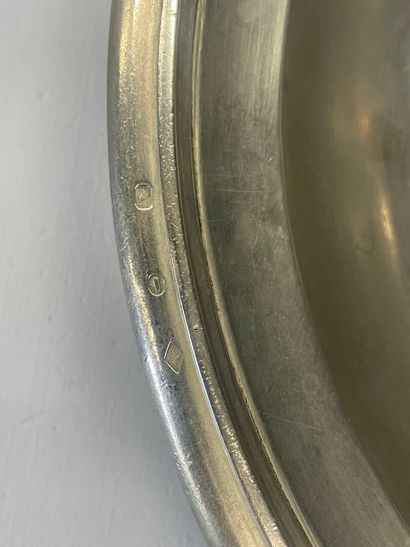 Plat rond en argent 
D : 27 cm
Pds : 658...