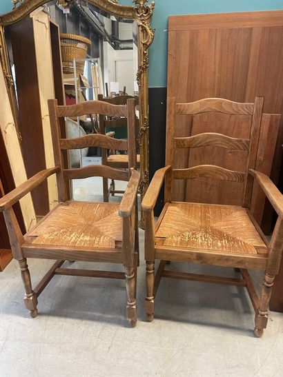 Paire de fauteuils en bois et assise pai...
