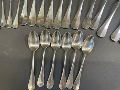 6 couverts et 12 petites cuillères mn métal...