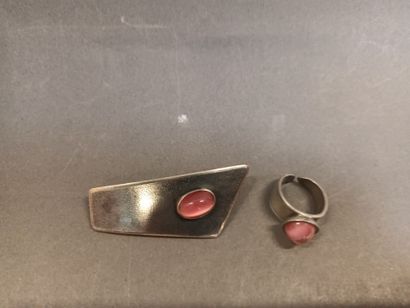 Broche en argent et bague monture en argent...