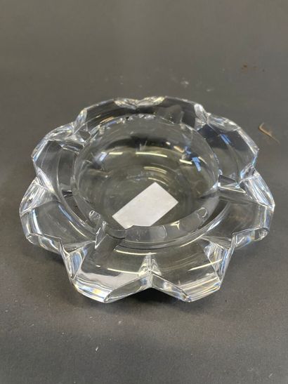 SAINT LOUIS Cendrier en cristal taillé, joint...