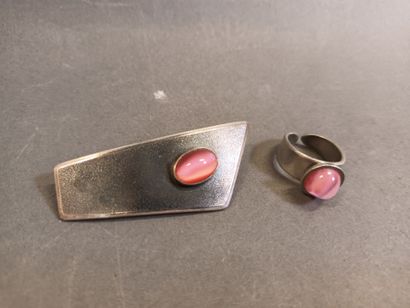 Broche en argent et bague monture en argent...