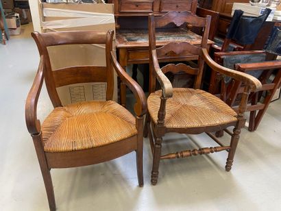 Paire de fauteuils en bois assise paillé...