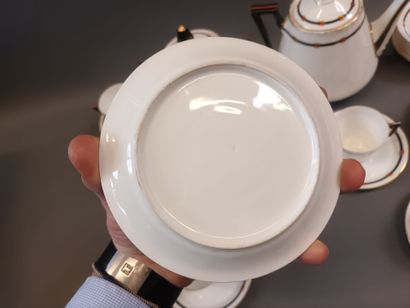 Service en porcelaine blanche, à décor de...