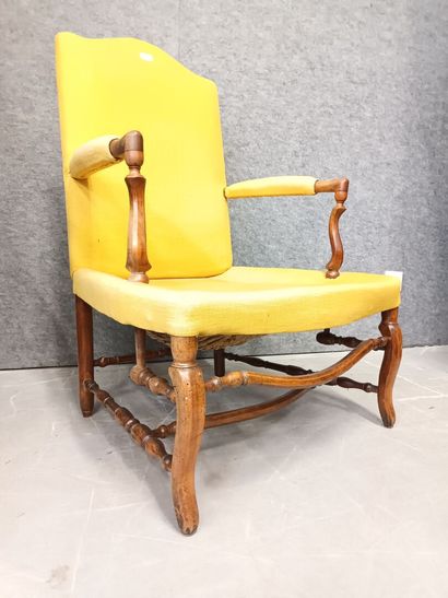 Fauteuil provençal début 19ème, en bois naturel,

Accotoirs...