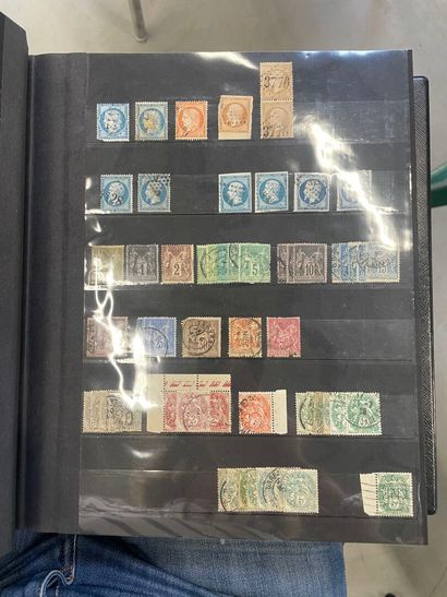 7 albums de timbres 
France, Europe et Monde...