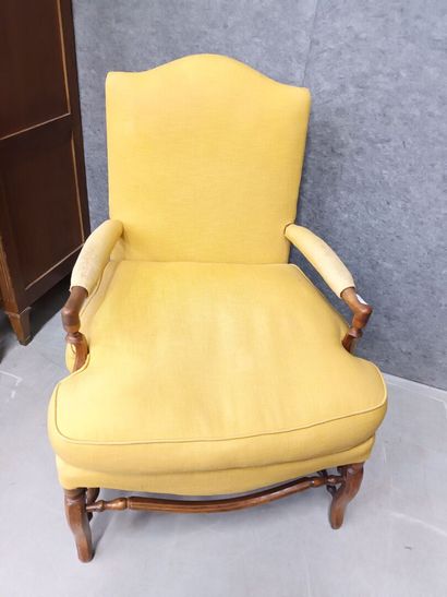 Fauteuil provençal début 19ème, en bois naturel,

Accotoirs...