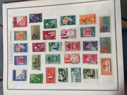 7 albums de timbres 
France, Europe et Monde...