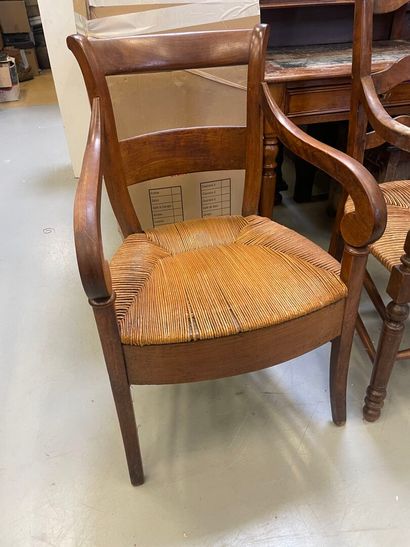 Paire de fauteuils en bois assise paillé...