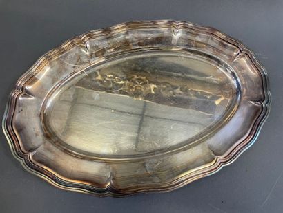 Plat polylobé en métal argenté
29 x 45 c...