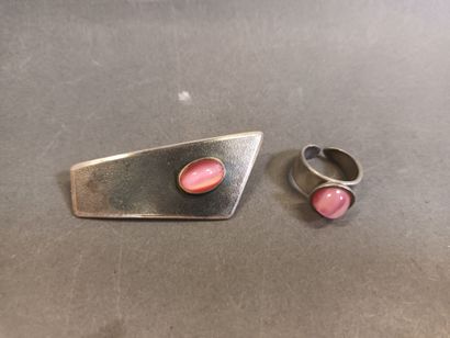 Broche en argent et bague monture en argent...