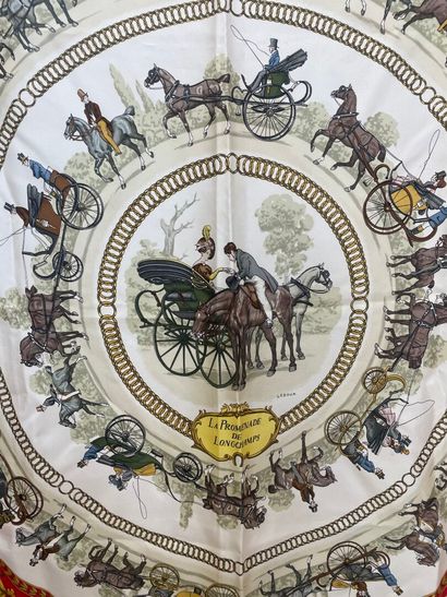 HERMES Carré de soie Promenade de Longchamps
D'aprè-s...