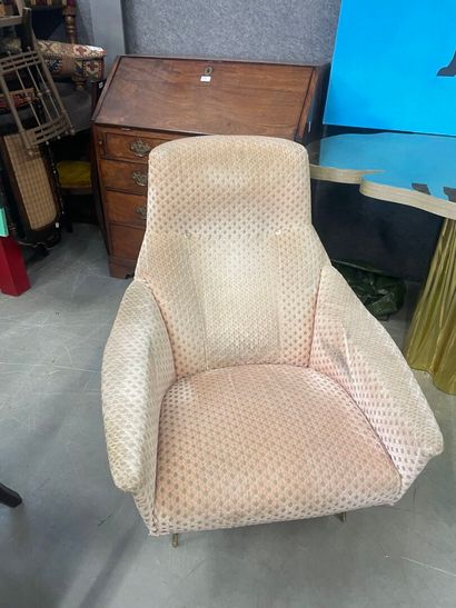 Fauteuil en velours pietement doré
Circa...