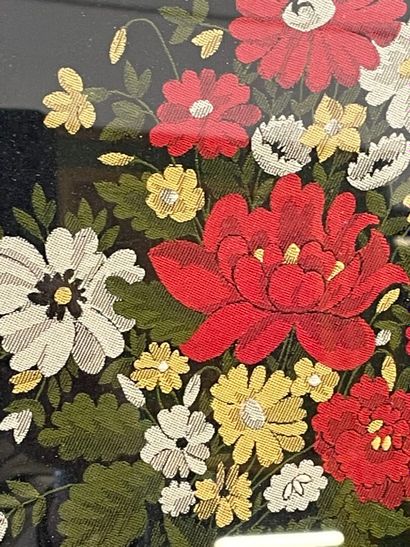 Soie brodée stéphanoise métier Jacquard 
A...