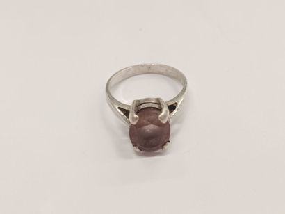 Bague en argent griffée d'une améthyste,

TDD...