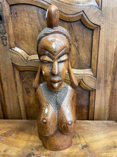 Afrique Buste de femme en bois 
H : 44 c...