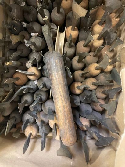 Lot d'outillage de reliure : fers