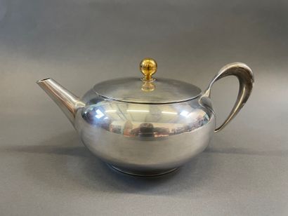 Théière en métal argenté prise en laiton