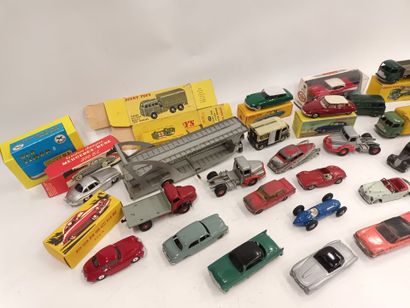 [MINIATURISME]
DINKY TOYS, 
Lot de voitures...