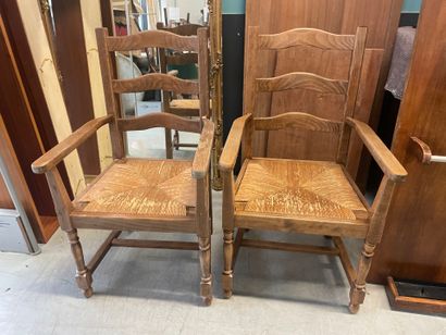Paire de fauteuils en bois et assise pai...