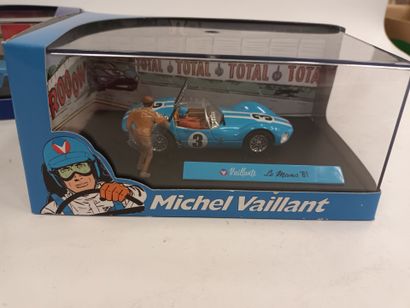 [MINIATURISME]
Un lotn de quatre voitures...