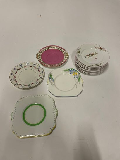Assiettes en porcelaine anglaise dont 8 assiettes...