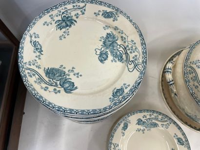 SARREGUEMINES modèle ROYAT 
Service de table...