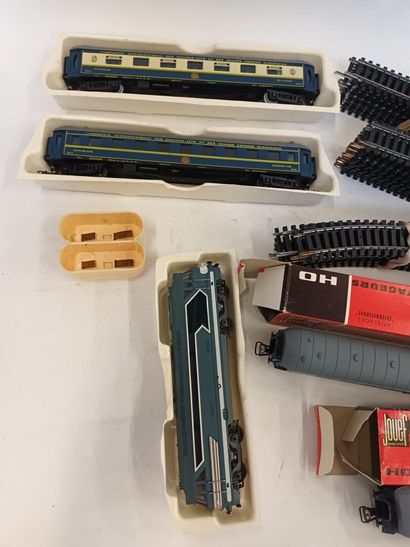 [MINIATURISME]
JOUEF,
Wagons, voitures et...