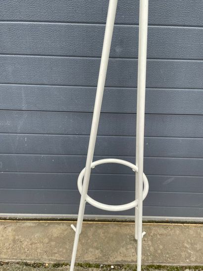 Porte manteau en métal laqué blanc
(très...