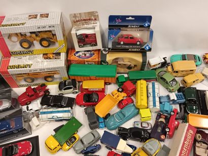 [MINIATURISME]
Fort-lot d'automobiles miniatures,...