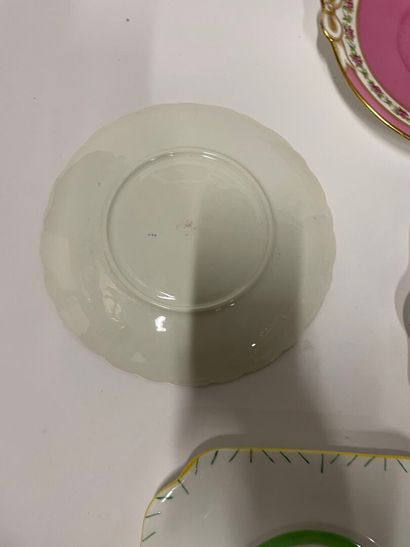 Assiettes en porcelaine anglaise dont 8 assiettes...