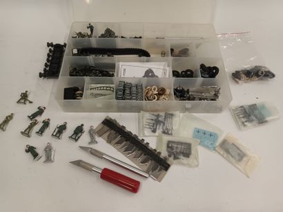 [MINIATURISME]
Un lot d'accessoires de miniaturisme,...