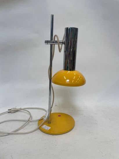 Lampe de bureau en métal; laqué jaune et...