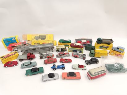 [MINIATURISME]
DINKY TOYS, 
Lot de voitures...