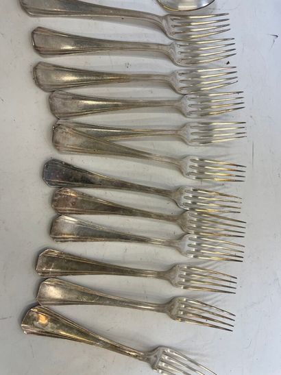 Partie de ménagère en métal argenté comprenant...