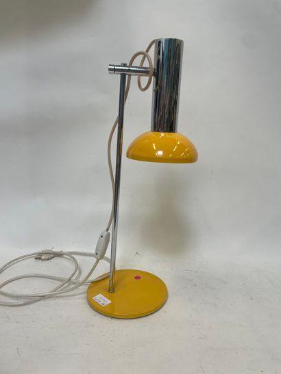 Lampe de bureau en métal; laqué jaune et...
