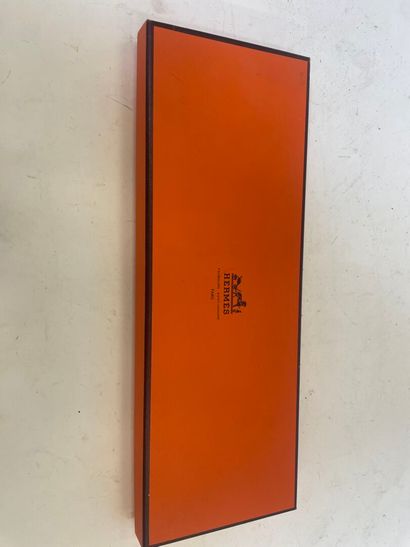 HERMÈS PARIS
Carré en twill de soie 