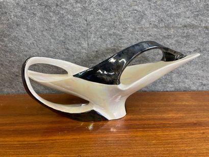 Coupe de forme libre en céramique
SIgnée
Circa...