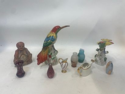 Deux vases en verre émaillé à décor de paysage,...