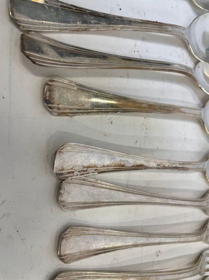 Partie de ménagère en métal argenté comprenant...