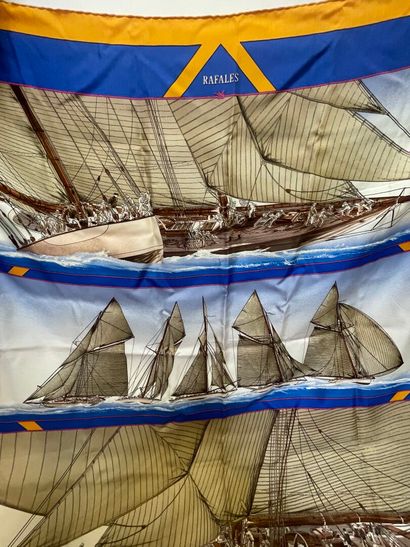 HERMÈS PARIS
Carré en twill de soie 