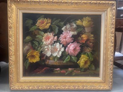 Bouquet de fleurs sur un entablement
huile...