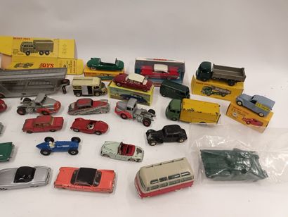 [MINIATURISME]
DINKY TOYS, 
Lot de voitures...