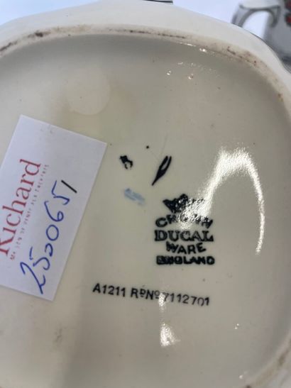 CROWN DUCAL, Angleterre.
Partie de service...