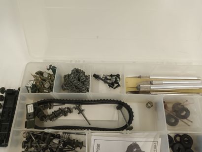[MINIATURISME]
Un lot d'accessoires de miniaturisme,...