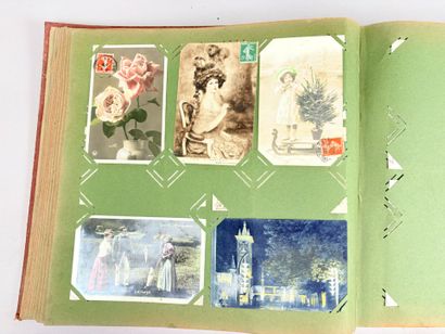 2 albums de cartes postales partiellement...