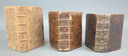 Un ensemble de 3 volumes in-12 ou in-16 reliés...