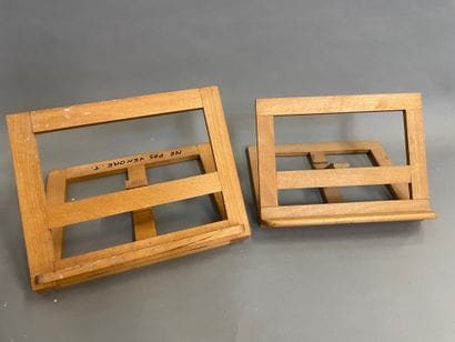 Lot de deux pupitres en bois