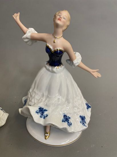 Autriche
Deux danseuses en porcelaine allamande
Joint...